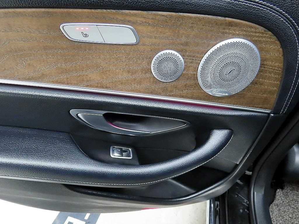 Mercedes Benz E class - Vista 12