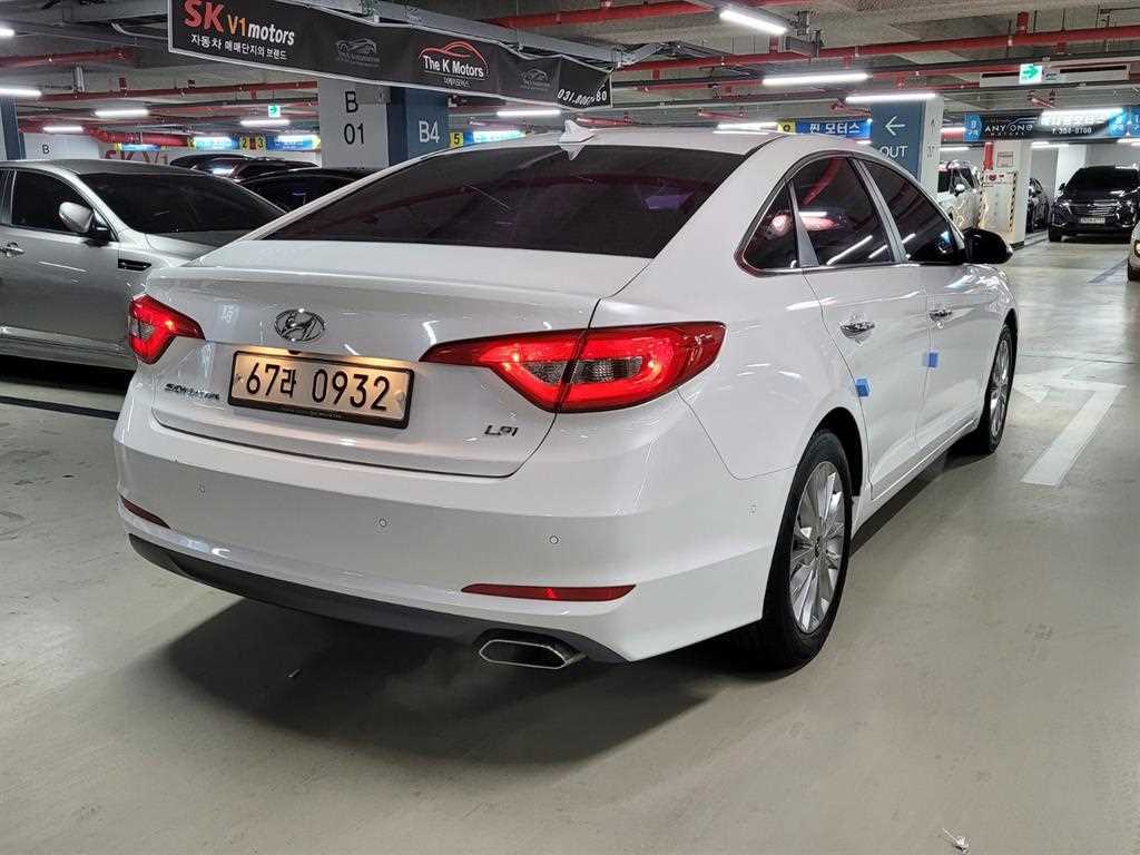 HYUNDAI Sonata - Vista 3