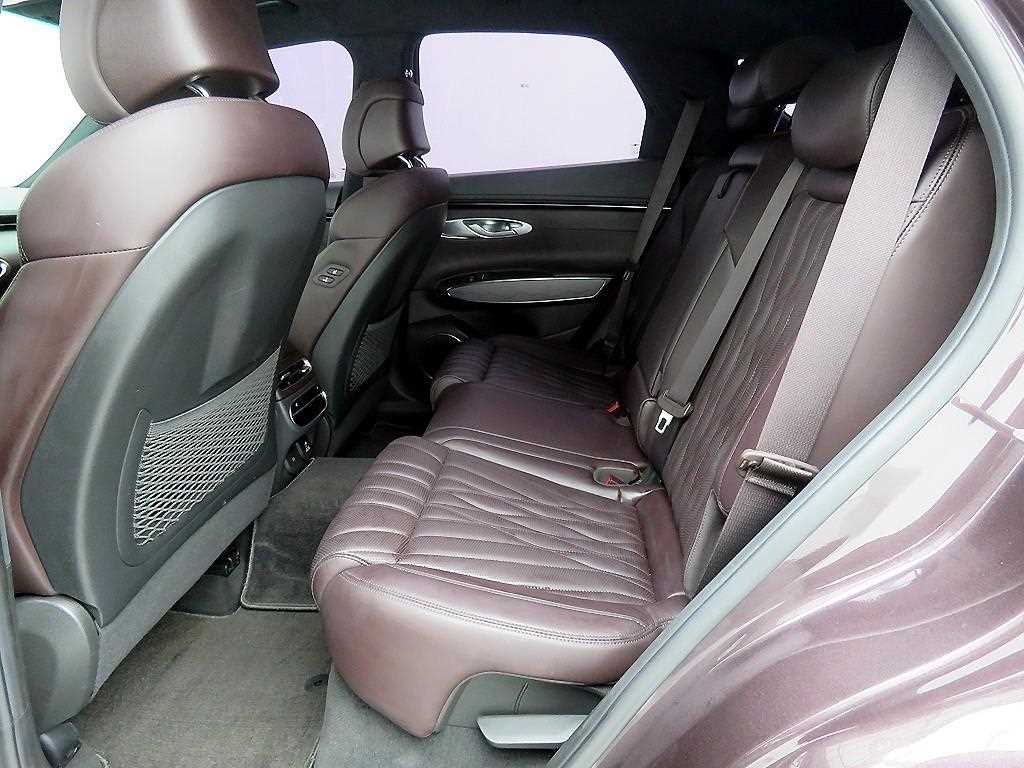 Genesis GV70 - Vista 8