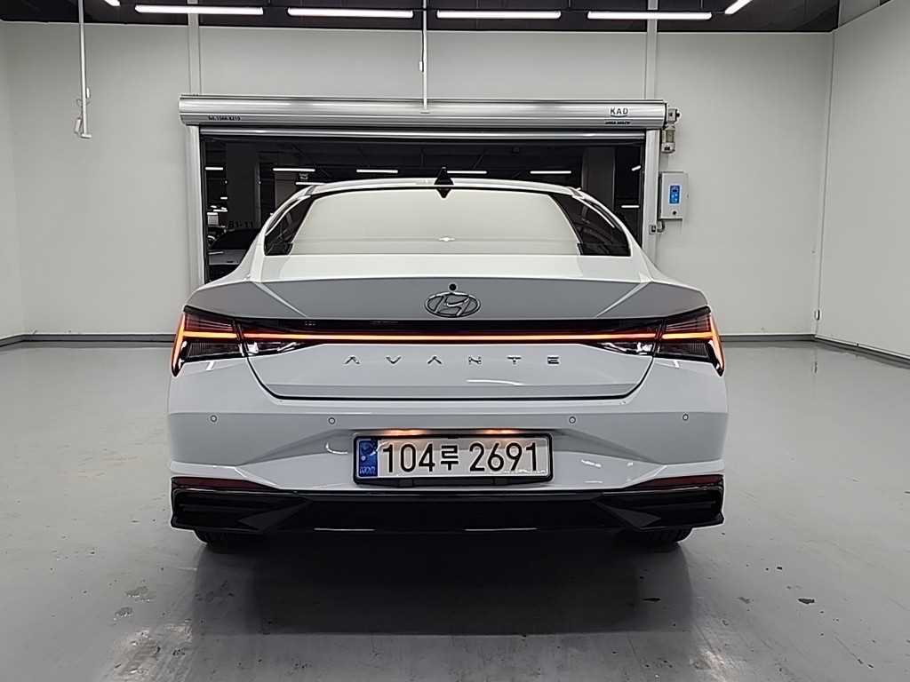 HYUNDAI Avante - Vista 3