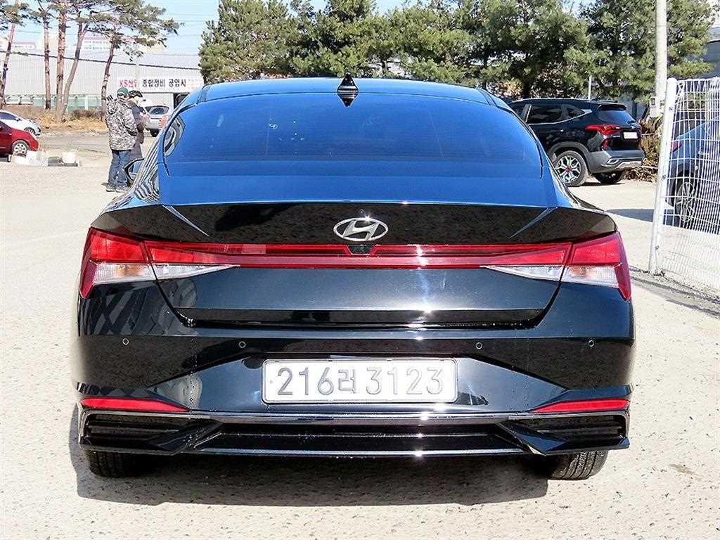 HYUNDAI Avante - Vista 4