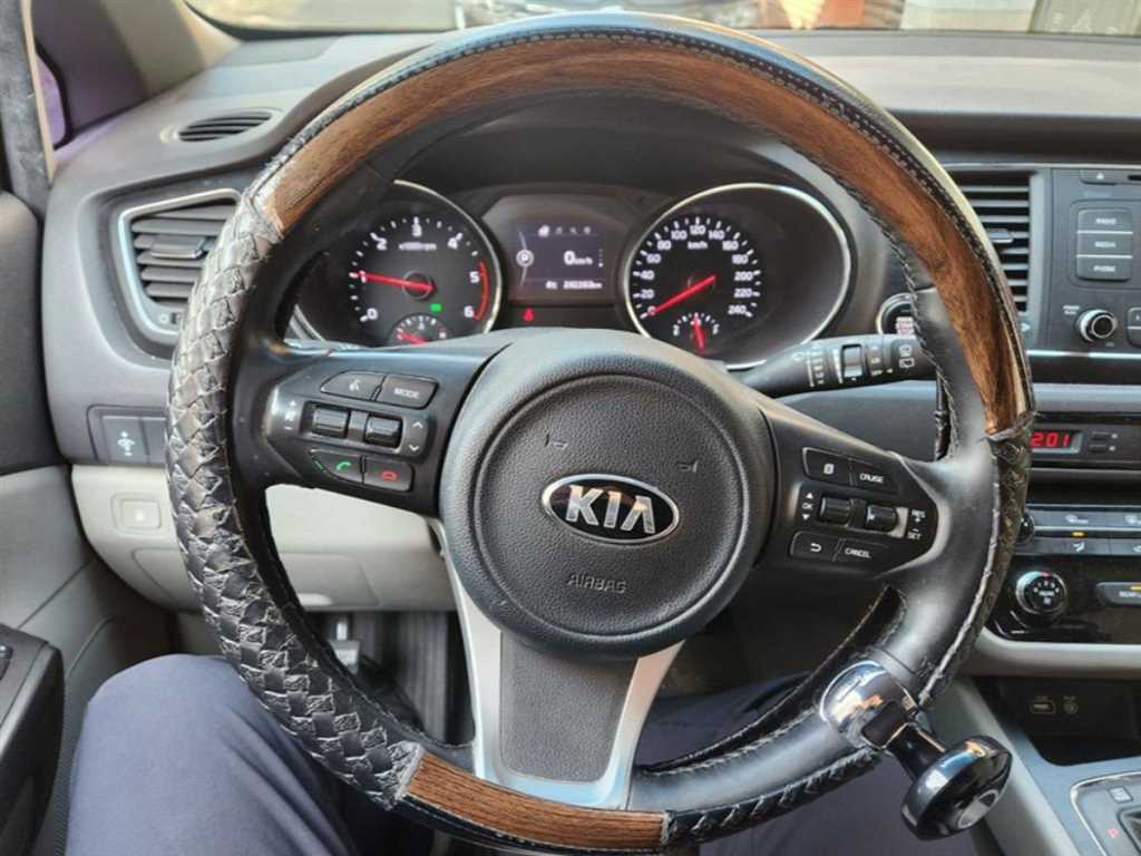 KIA Carnival 2016 Plateado - Importación desde Corea - HF Imports Iquique - Foto 18