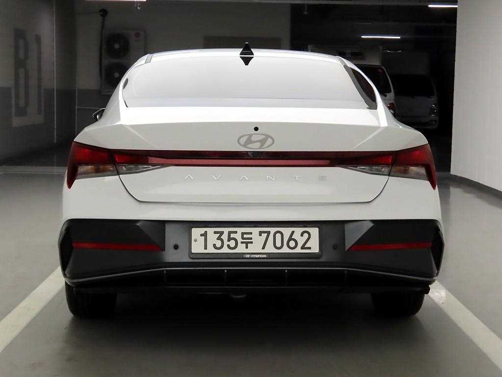 HYUNDAI Avante - Vista 3