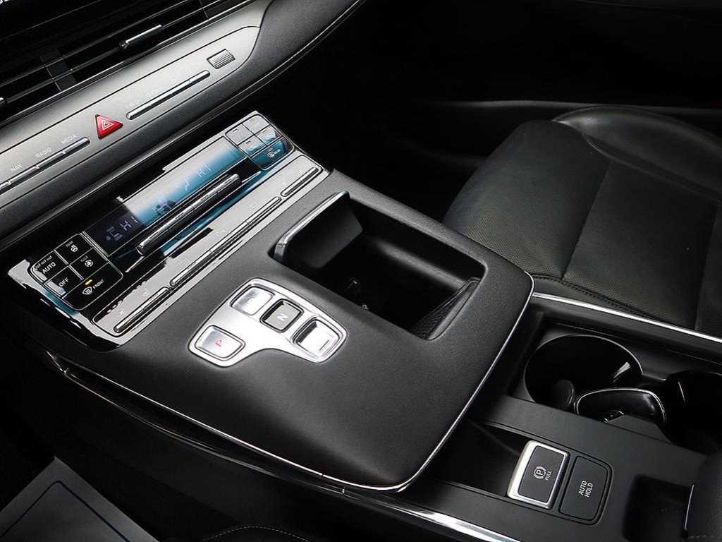 HYUNDAI Grandeur - Vista 12