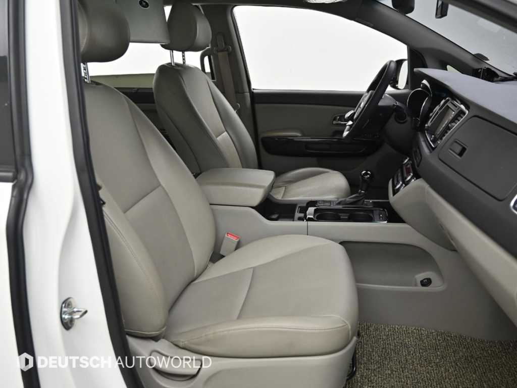 KIA Carnival - Vista 10