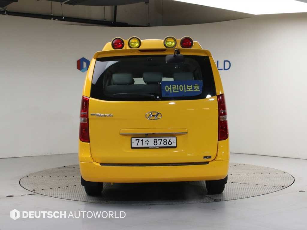 HYUNDAI Starex - Vista 4