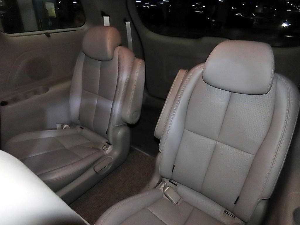 KIA Carnival - Vista 8