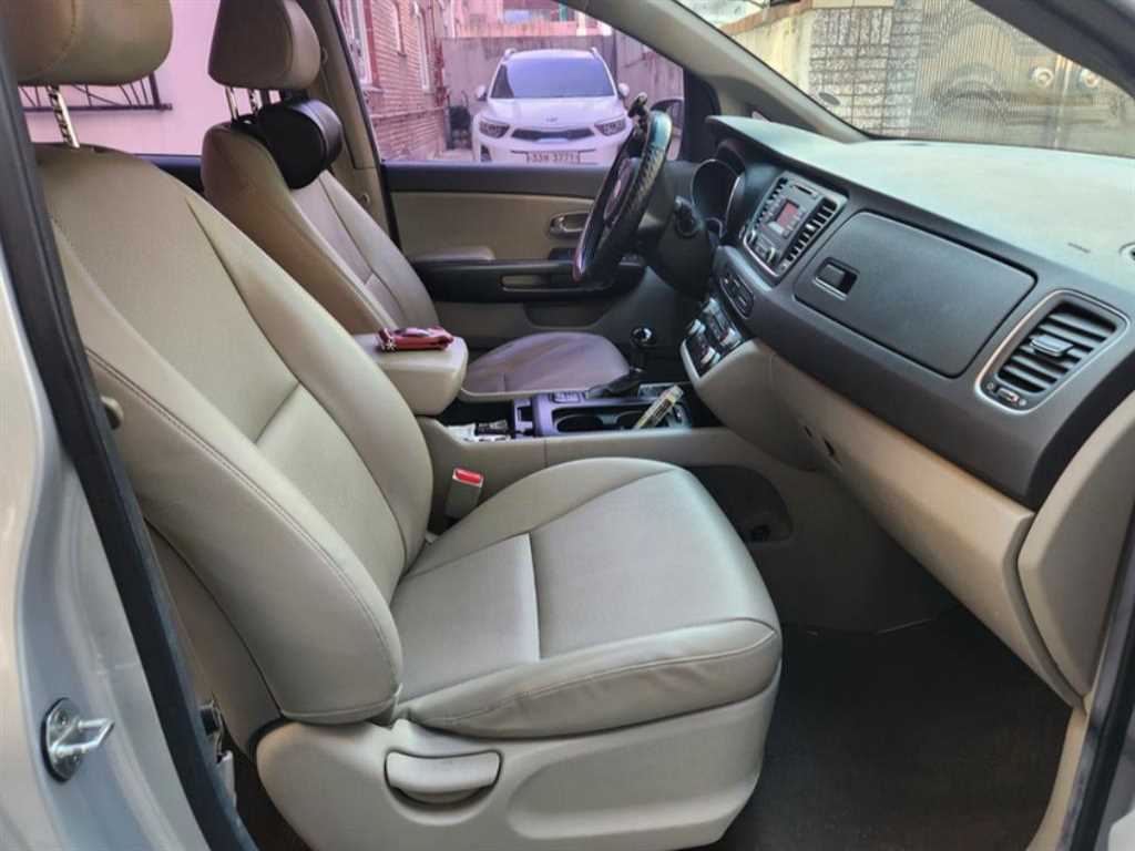 KIA Carnival 2016 Plateado - Importación desde Corea - HF Imports Iquique - Foto 16