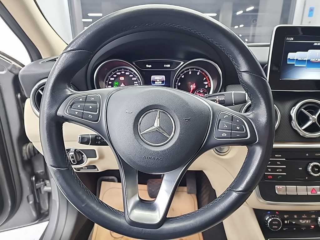 Mercedes Benz GLA Class - Vista 9