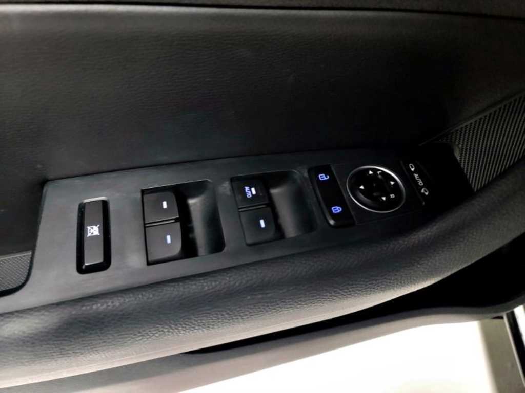 HYUNDAI Sonata - Vista 12