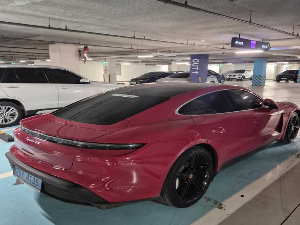 Porsche Taycan - Vista 4