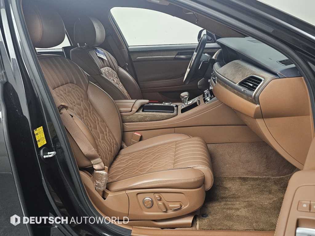 Genesis G90 - Vista 10