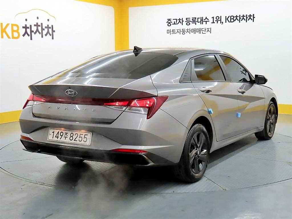 HYUNDAI Avante - Vista 4