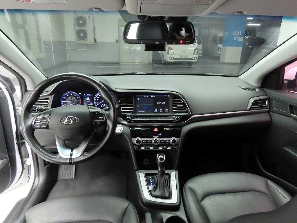 HYUNDAI Avante - Vista 7