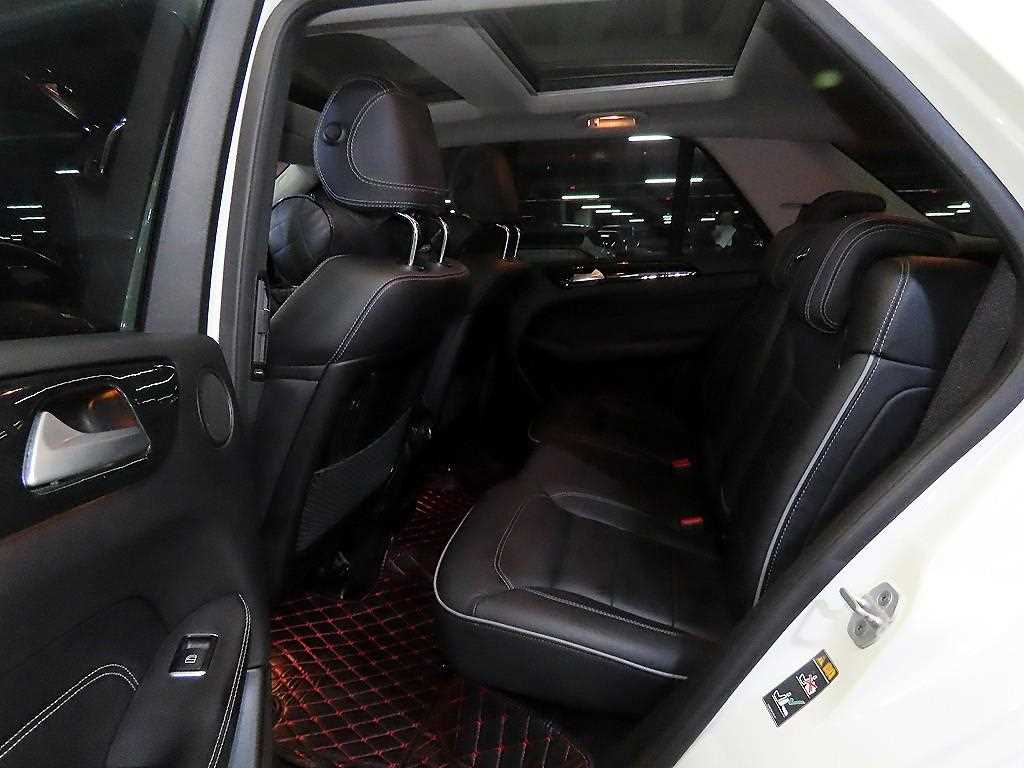 Mercedes Benz M Class - Vista 7