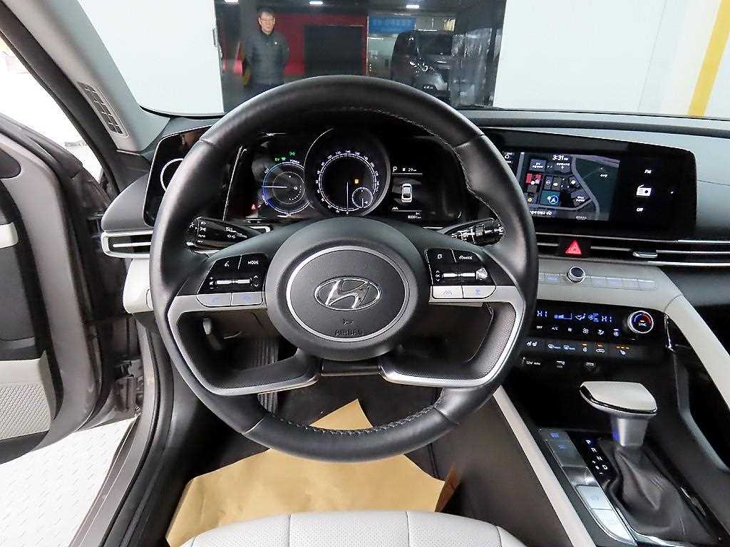 HYUNDAI Avante - Vista 9