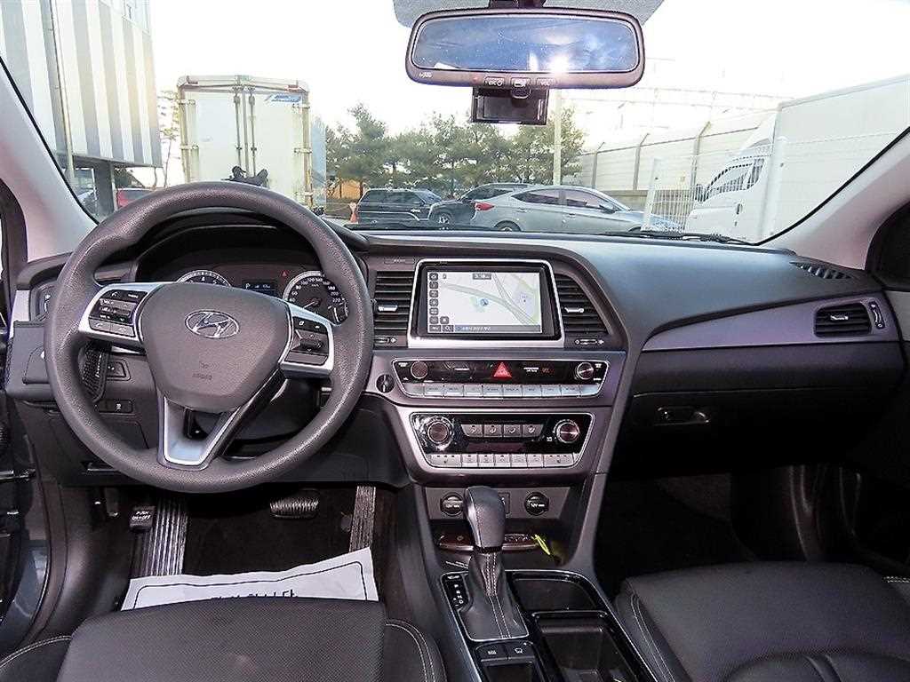 HYUNDAI Sonata - Vista 7