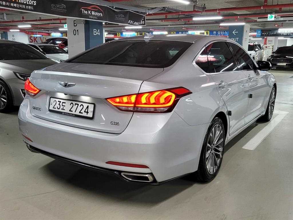 HYUNDAI Genesis - Vista 3