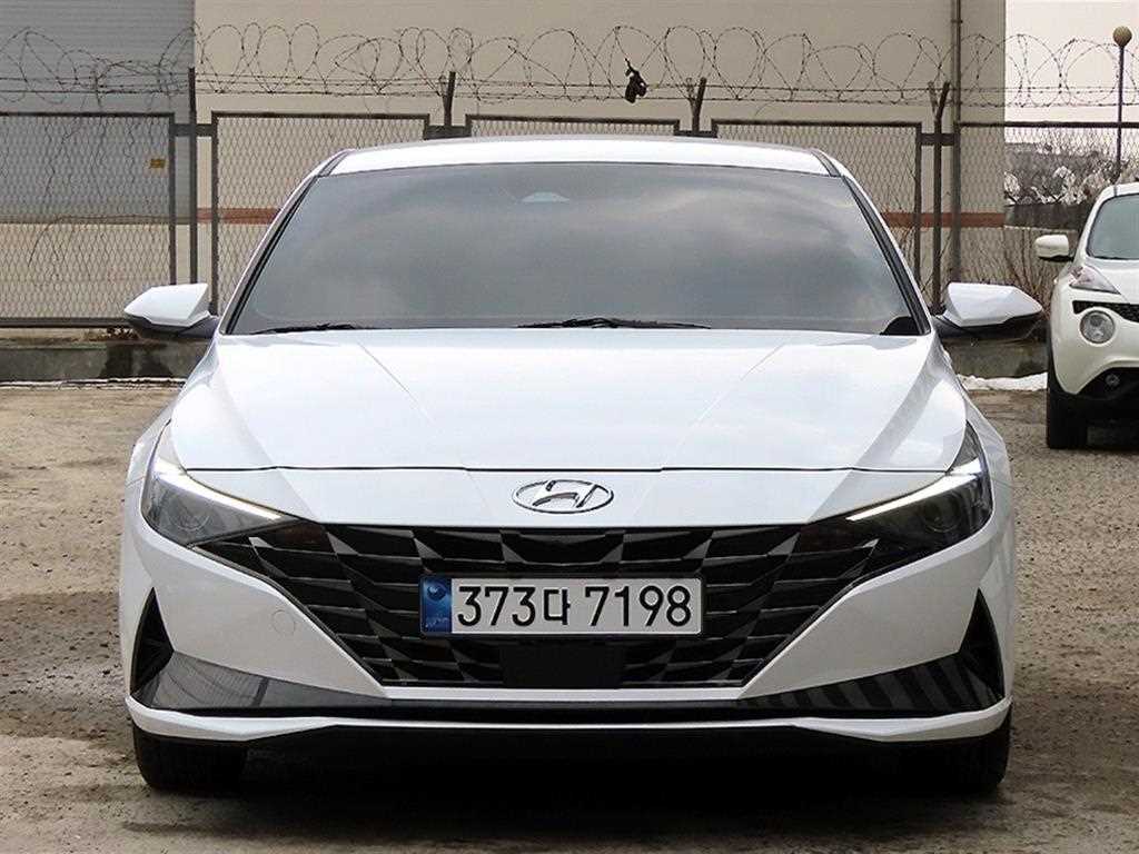 HYUNDAI Avante - Vista 2