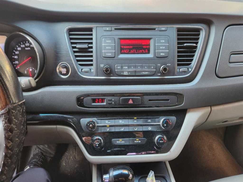 KIA Carnival 2016 Plateado - Importación desde Corea - HF Imports Iquique - Foto 13