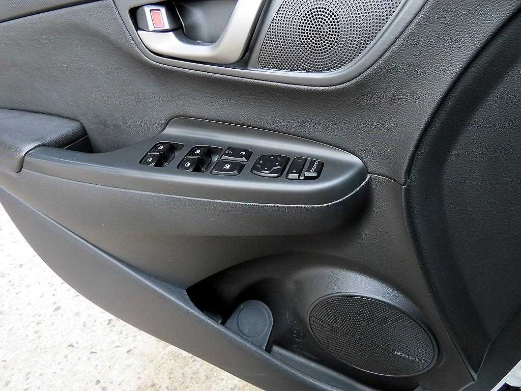 HYUNDAI Kona - Vista 11