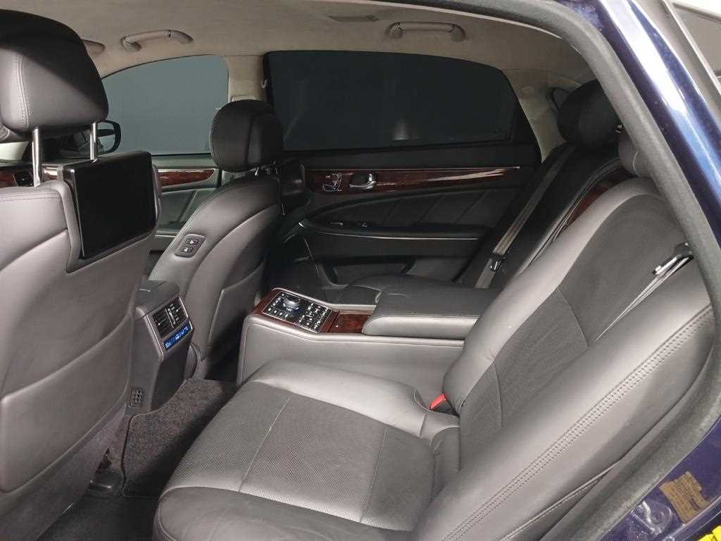 HYUNDAI Equus - Vista 7