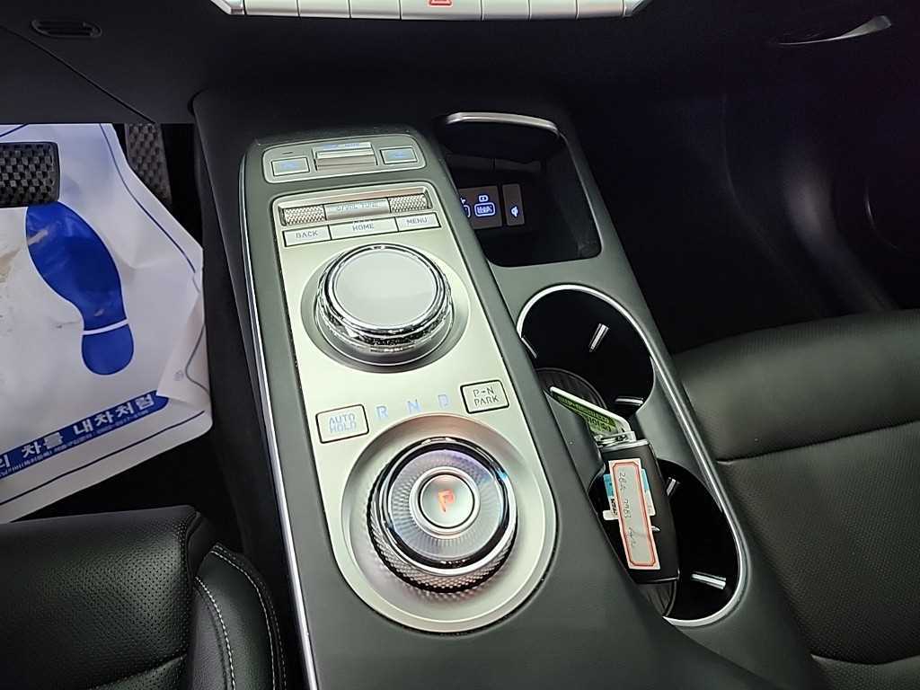 Genesis GV70 - Vista 8