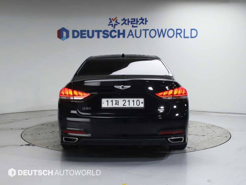 HYUNDAI Genesis - Vista 4