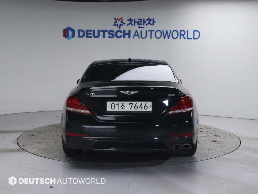 Genesis G70 - Vista 4