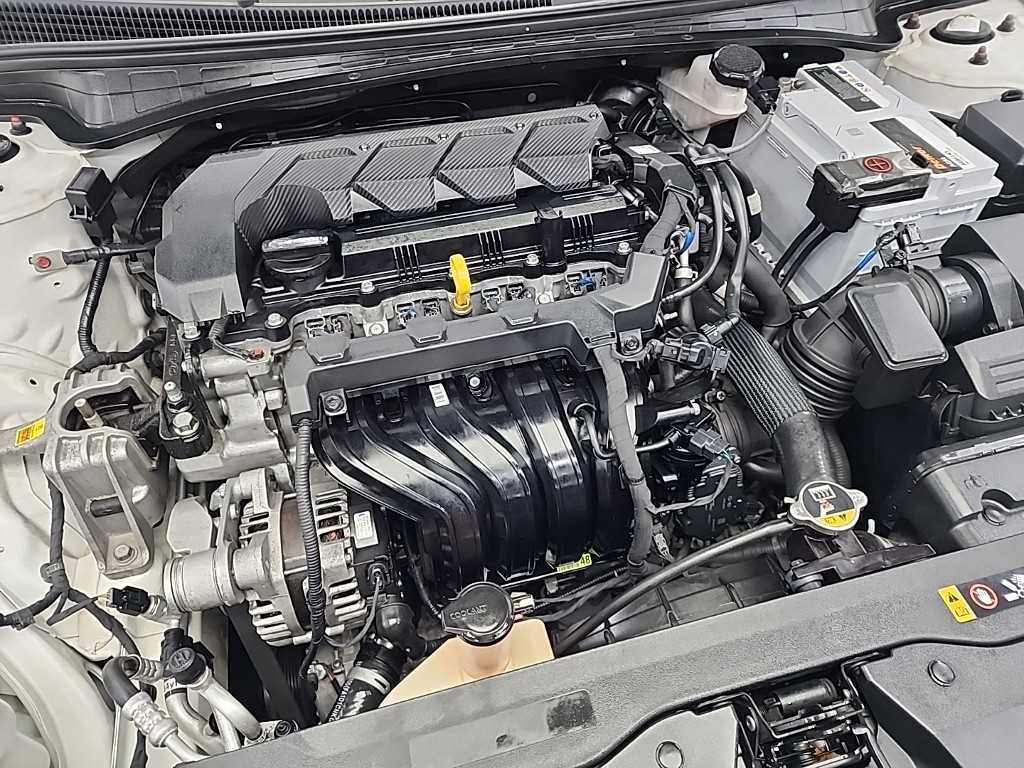 HYUNDAI Avante - Vista 5