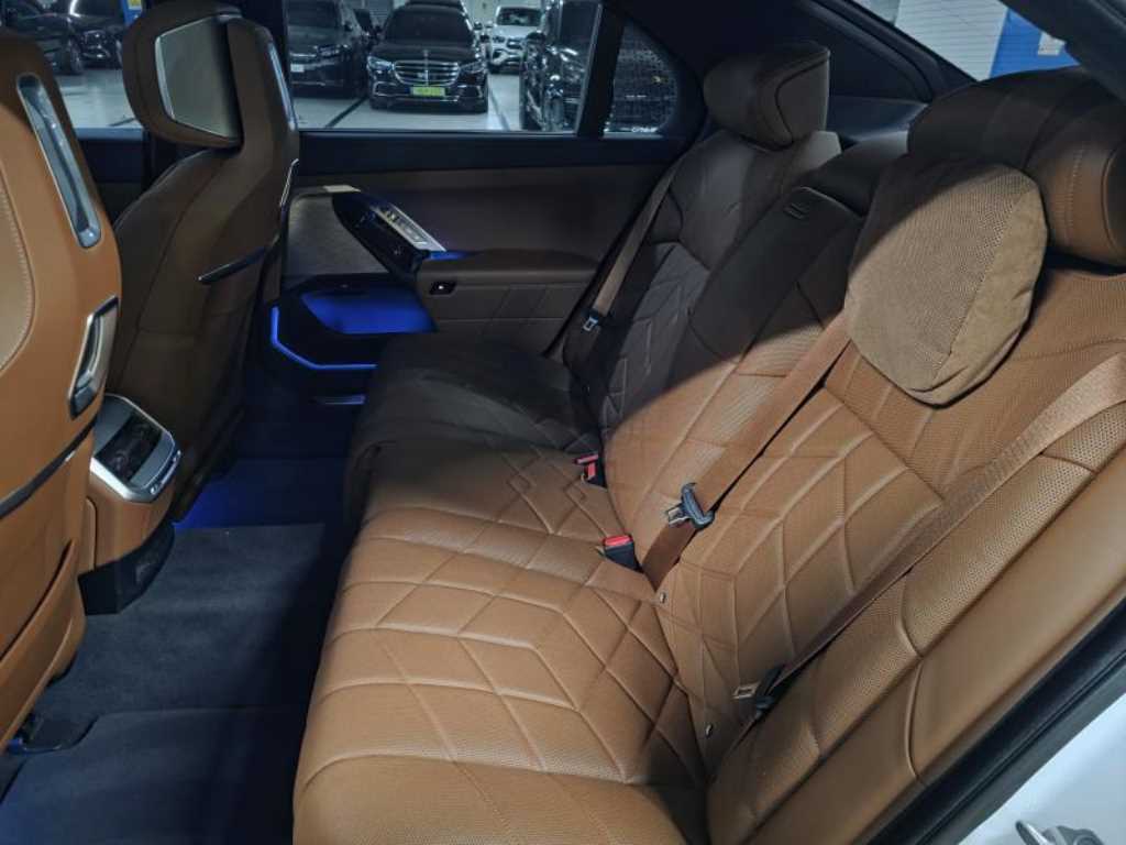 BMW 7 Series - Vista 10