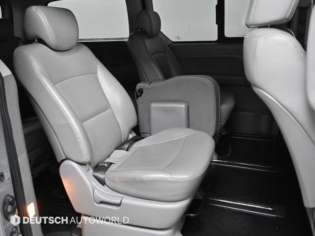 HYUNDAI Starex - Vista 12