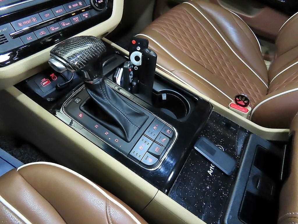 KIA Carnival - Vista 12