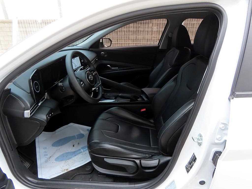 HYUNDAI Avante - Vista 5