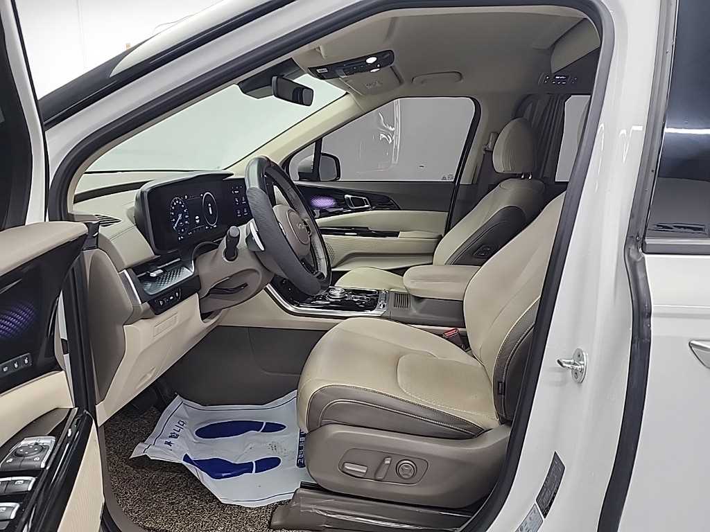 KIA Carnival - Vista 11