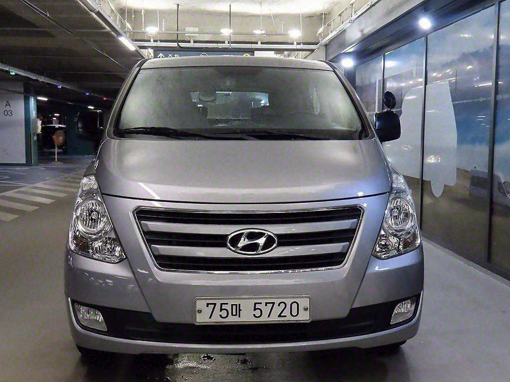 HYUNDAI Starex - Vista 2