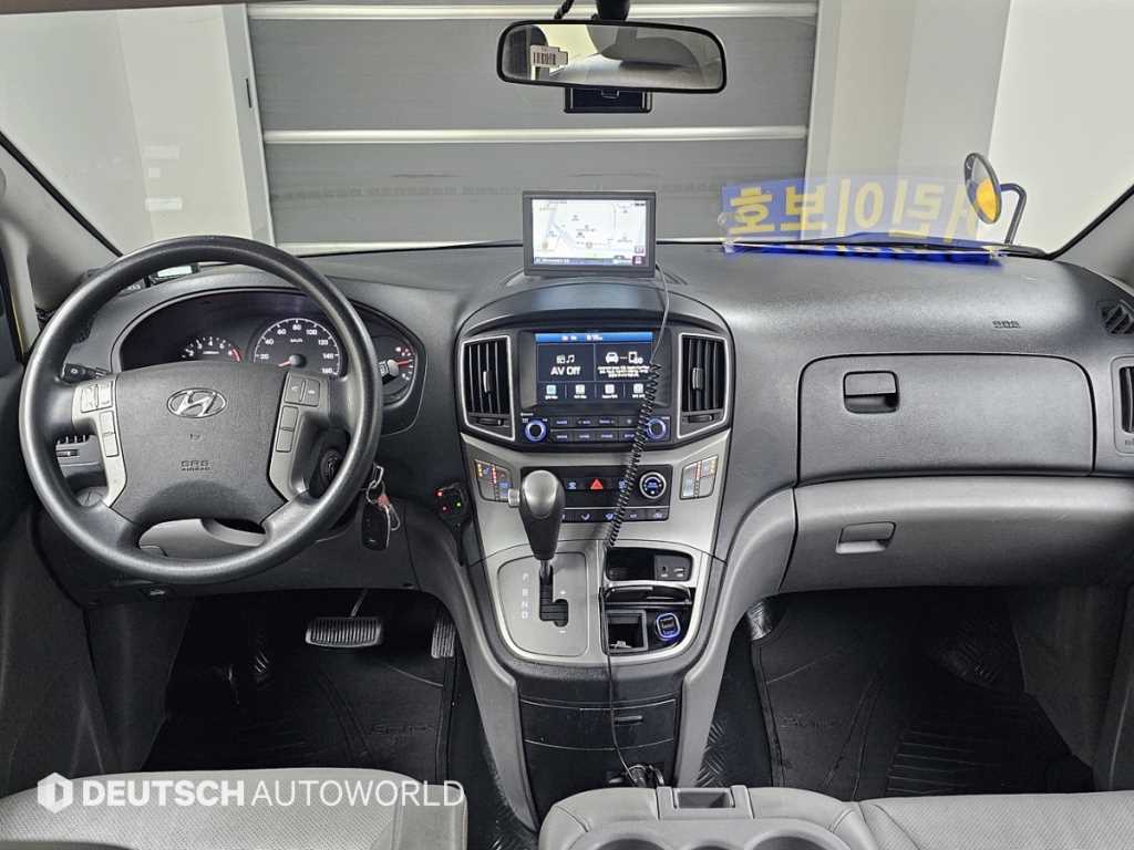 HYUNDAI Starex - Vista 7