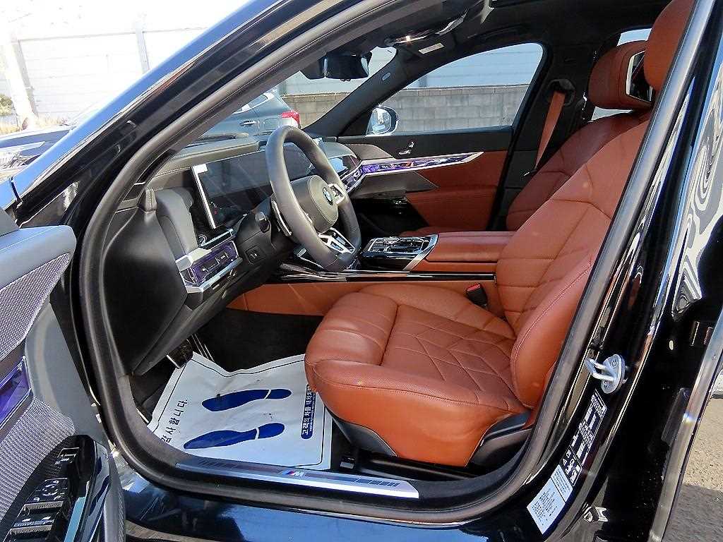 BMW 7 Series - Vista 5