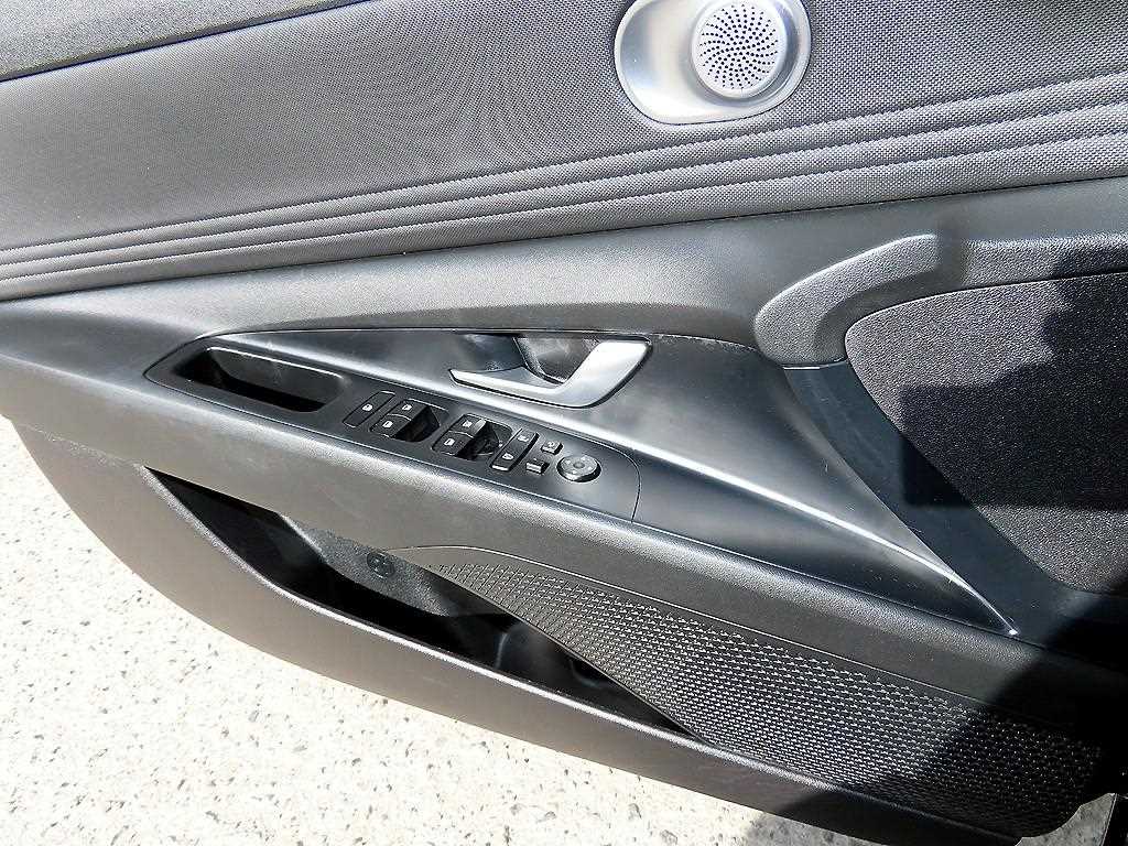 HYUNDAI Avante - Vista 11