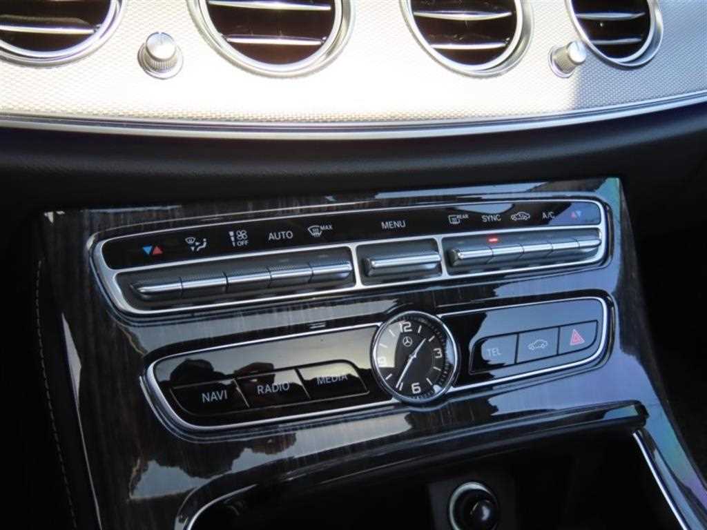 Mercedes Benz E class - Vista 8