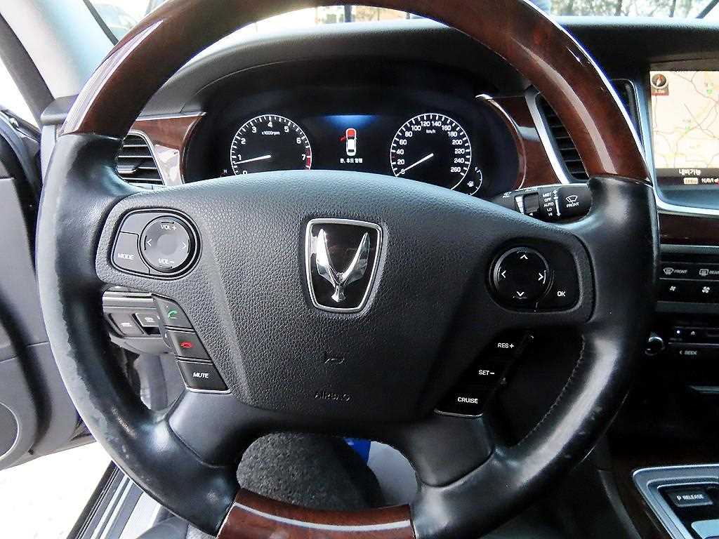 HYUNDAI Equus - Vista 8