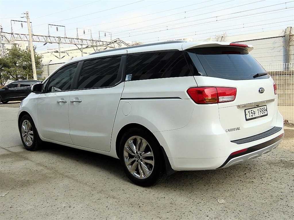 KIA Carnival - Vista 2