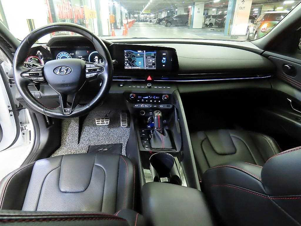 HYUNDAI Avante - Vista 10