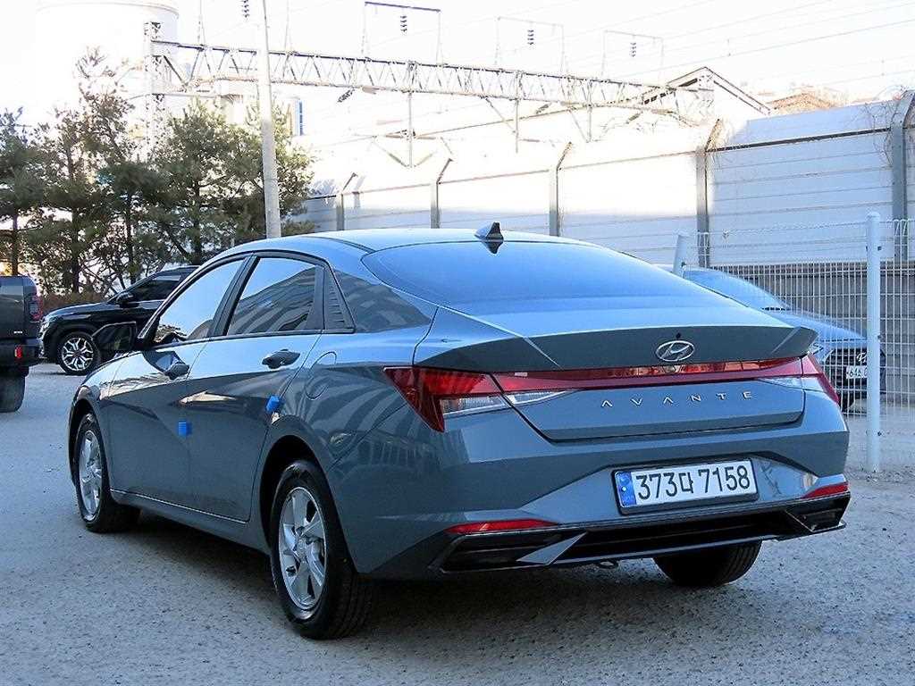 HYUNDAI Avante - Vista 3