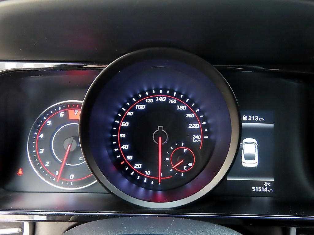 HYUNDAI Avante - Vista 9