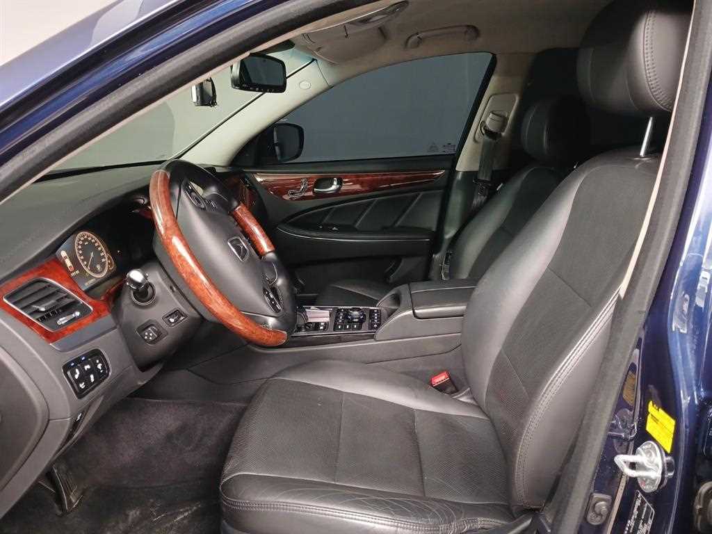 HYUNDAI Equus - Vista 8
