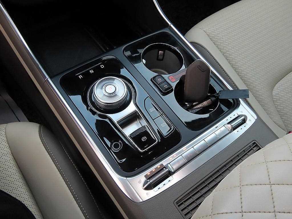 KIA Carnival - Vista 12