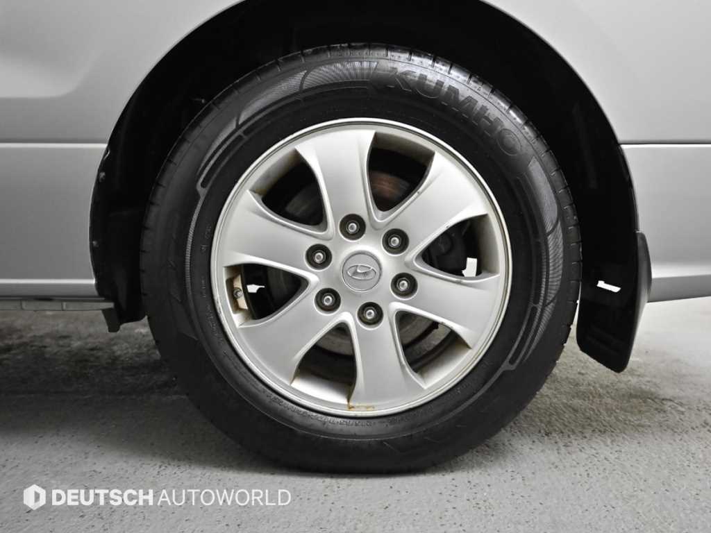 HYUNDAI Starex - Vista 5