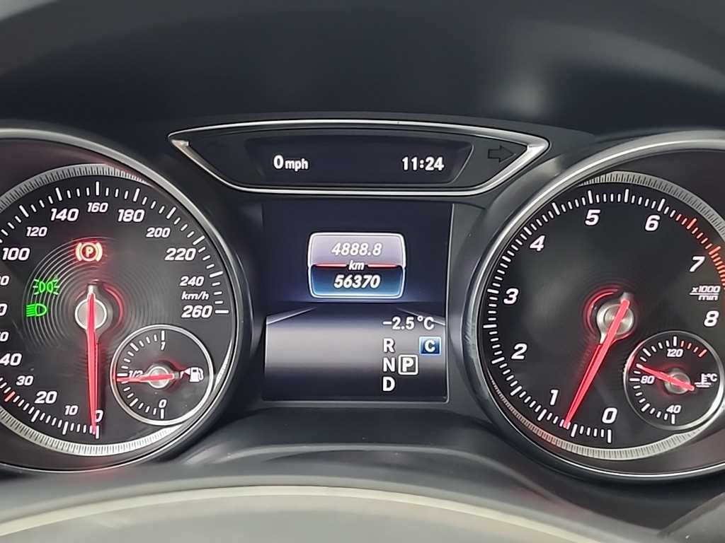 Mercedes Benz GLA Class - Vista 6