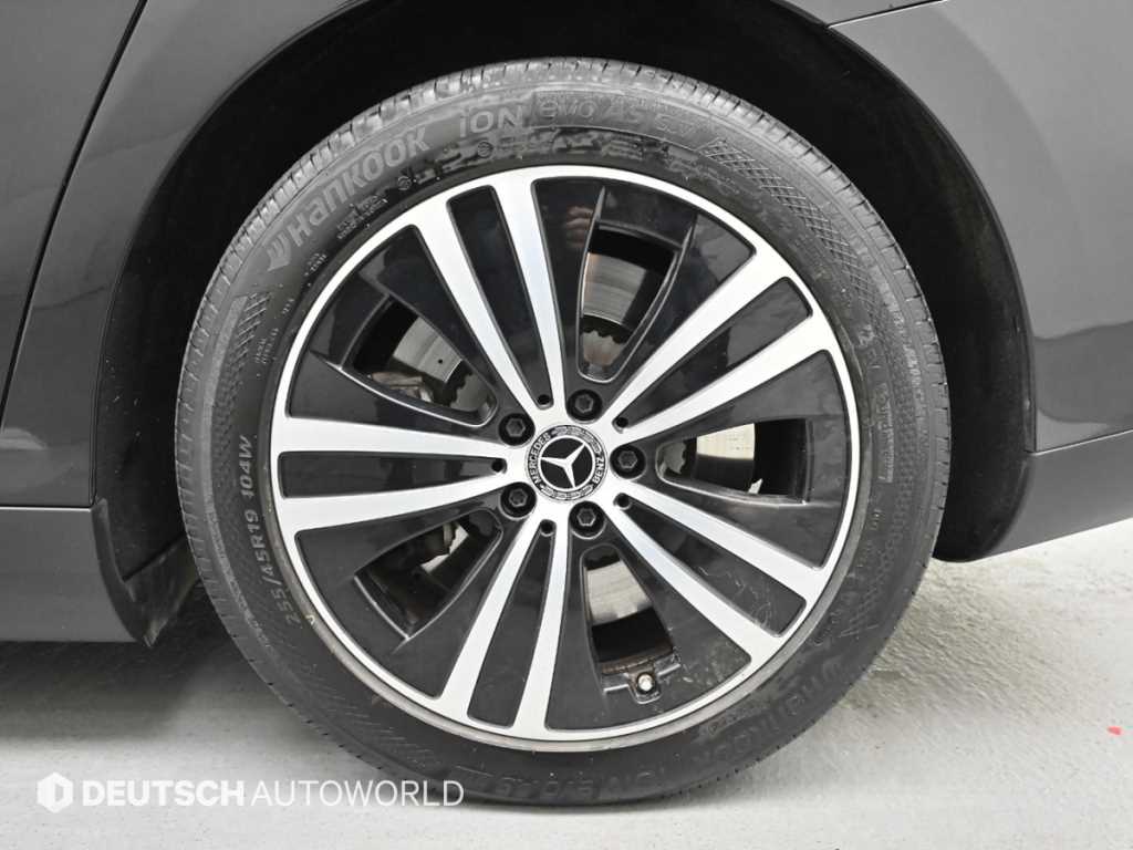 Mercedes Benz EQE - Vista 5